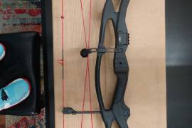 Hoyt Carbon RX-7 Ultra RedWrx 60-70# Limbs Right H, Awesome bow that I've wanted for a long time, but life happens and funds are needed elsewhere. Draw weight is set to 70lbs. Selling with a CBE Tactic sight and Octane whisker biscuit. Paperwork will be included. Feel free to ask questions, but please, no low ball offers.
