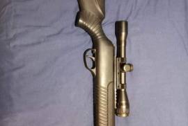 2 airguns , Selling 2 airguns a crosman phantom and a hatsan mod.80 with one scope
They are both 4.5mm and they come with pellets 

Both are en great condition i dont use them anymore
