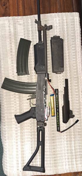 King Arms Galil Replica, All metal Galil replica.
Comes with an extra r4 stock , battery, 2 mags and a charges.

Bought it as a role play/collectors piece