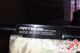 Artemis 5.5 mm gas air gun, Still brand new only a few shots done with it comes with a bag also and some pellets