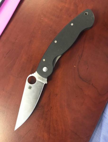 Spyderco Military , Spyderco Military for sale. Black G10 grip. This knife has never been used and has slight pocket-wear on the clip. Appart from that, mint condition. Reason for selling, immigration. 