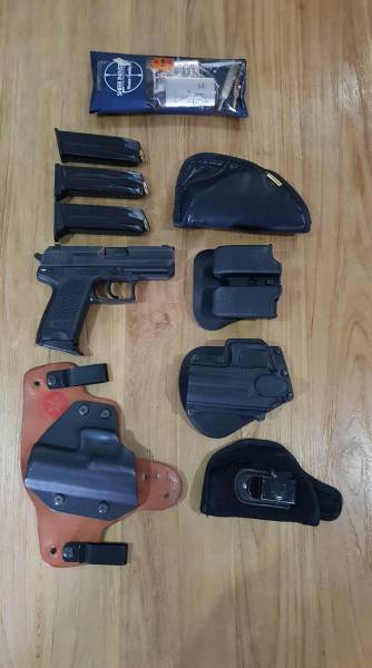 H&K USP Compact, H&K USP Compact 9mm, 4 off magazines, 4 off holsters, magazine puch and cleaning kit. Contact Jean at 084 872 8490. 