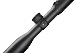 Swarovski DS 5-25×52 P Riflescope 4A-I Reticle, Meet the revolutionary Swarovski dS 5-25x52 digital rifle scope! The Swarovski dS 5-25x52 projects relevant information in the field of view in real time without any distraction, and automatically displays the correct aiming point. This includes taking into account all the key factors, such as distance, air pressure, temperature, and angle. No manual adjustment is required. The aiming point is calculated by the Swarovski dS 5-25x52 on the basis of the individual ballistic data for the firearm-ammunition combination. The data input happens via the Swarovski dS Configurator App and the calculated ballistic curve is transferred directly to the Swarovski dS via Bluetooth. 