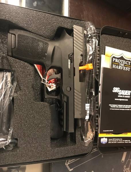 Sig Sauer, Brand new Sig Sauer p320c with night sights.
In storage at Safari and Outdoor revonia,
reason for selling i am imagrating.