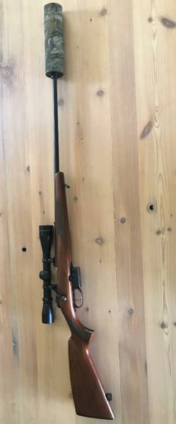 CZ 527 223Rem Rifle , 223 Rem rifle, some scratches/marks but overall very good condition.  5 round magazine. Silencer en 1