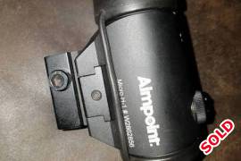 Aimpoint H-1 Red Dot, I have a Aimpoint H-1 for sale.

Reason for selling: I have a severe astigmatism and see multiple dots sadly, so I can not use it.

I have luck with reflex sights and want to buy a halosun for my pistol.

The optic has one small scratch on it, barely noticeable, other than that it's as good as new.

Call or whatsapp Philip on 0647707779 for any more information.