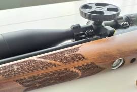 AIR ARM S410–SL XTRA FAC 4.5mm /.177 PCP AIR RIFLE, Air Arms 4.5mm rare competition PCP air rifle
Gun is in mint condition and extremely accurate as it was built for competitive shooting.
Shoots up to 44-gr. pellets. Includes Nikko Stirling Nighteater 6-24x56 scope for very low light conditions.
Power adjusting valve with built in manometer to measure pressure.
Gun with scope, filling adaptor and bag
Bargain @ R12000
 