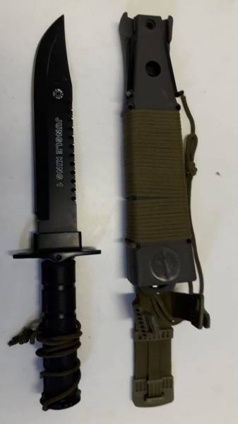 Survival knife for sale!, Selling a survival knife for R1400 negotiable in excellent condition. Conact Pierre on 0836783990