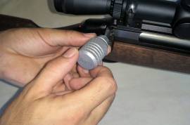 AIM Bolt Knob, The detachable Aim bolt knob fits on any bolt handle of which the ball of the bolt handle is 19.5mm and smaller. It fits on a wide range of rifles such as the Howa, Remington 700, CZ, Brno and Musgrave. For any other rifles not mentioned contact the seller. 
 