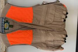 Cabelas Wingshooting vests, 2 x Cabelas wingshooting vests. Brand new, never worn. All the way from Cabelas in the USA.
New ones like these sell for ZAR 1980.00 per vest.
Size: Comfortable XL Men's sizes, allows for a warm jacket / parka underneath.
See detail for shell holders included in front lower pockets.
One vest Khaki and high visibility orange and one in Mossy Oak cammo.
ZAR 750.00 each.