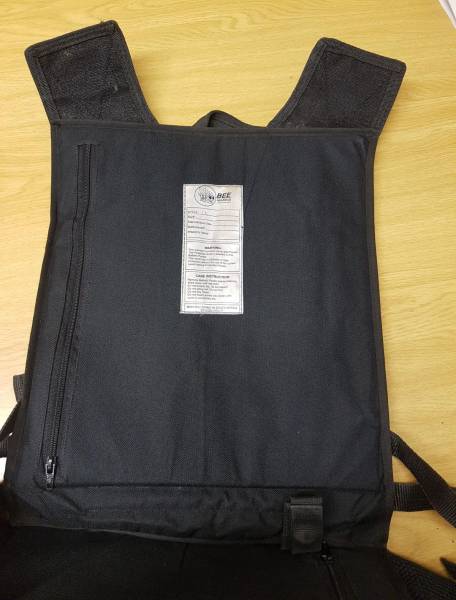 TACTICAL BULLETPROOF VEST, LEVEL 3A, TACTICAL BULLETPROOF VEST, TACTICAL BULLETPROOF VEST DESCRIPTION :POUCHES FOR PEPPER SPRAY, CELL PHONE, RADIO, 2 MAGAZINES, HAND CUFFS, TORCH, PEN.  VELCRO FOR NAME BADGE. BACK OF THE VEST POUCH FOR CABLE TIES AND VELCRO FOR COMPANY NAME, PLATE CARRIERS TO INSERT PLATES AND BACK AND FRONT LEVEL IIIA PLATE.  Plates included 
