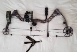 Quest QS 33 Compound Bow, Perfect for hunting and target shooting.
26