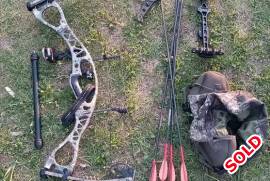 hoyt charger compound bow with extras , Hoyt charger 60-70lbs 27-30