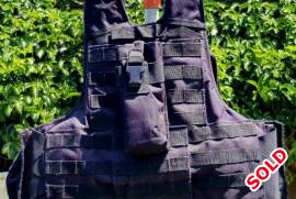 Level 3A Ballistic Body Armour, Level 3A Full Moly Ballistic Body Armour - Bullet Proof Vest.
Protection from all Handgun calibers up to .44 magnum.
Front and Rear Armour Protection.
Additional, side mount, twin AR15 mag pouches.
Good overall condition.
 