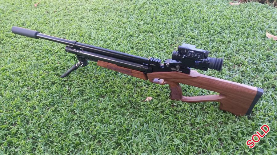 60FPE Jkhan PCP, 

Air Rifle JKHAN Noblesse Iluda N400 60FPE

ONLY RIFLE
Full Length 960mm
Air Capacity 400cc
Weight 3.78 kg
Power 60FPE with 34gr – 895FPS with very flat shot string or 950FPS (67fpe) – Korean cliff
Includes Fill nipple, shrouded silenced barrel, 2x 10 shot magazines, threaded shroud end for the additional silencer (1/2″UNF)
Excludes Scope, bi-pods, scope mounts, silencer


