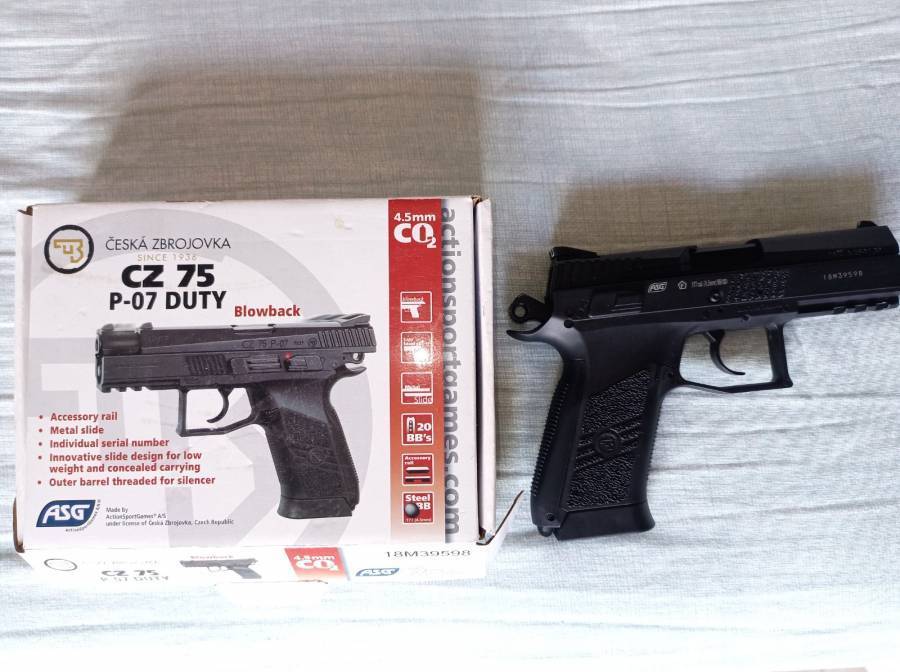 Two bb gas guns for sale, Revolver and cz pistol , Dan Wesson Revolver and CZ pistol, uses 4.5 bb steel bullets. Great condition, R1500 each first come first serve 