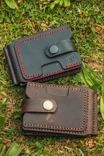 Dark side Leathercraft Handmade Wallets, Handmade leather wallets for the serious EDC carrier, these wallets are made from THICK bovine leather and THICK stitching for durability and strenght. 
- 6 x card holder slots
- Money clip which holds up to 20 x R100 notes easily.