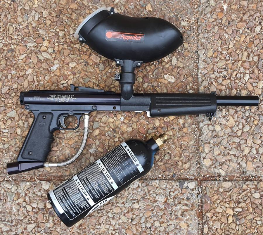 Tippmann Pepperball Paintball Marker, Tippmann Pepperball Paintball Marker in good condition.
Comes with original hopper, 20 Oz CO² canister, 50 solids and 5 peppers.
This Marker is more used for self-defense than paintball.
The price of R1650 makes it a good deal.
More photos can be sent on request.
 
