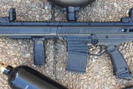 Tippmann Stormer Elite, Tippmann Stormer Elite in good condition.
Comes with hopper, CO² canister and 2 x 20 round magazines.
This Marker can be used for magfed or hopper fed.
Price: R3100.
More pics are available on request.