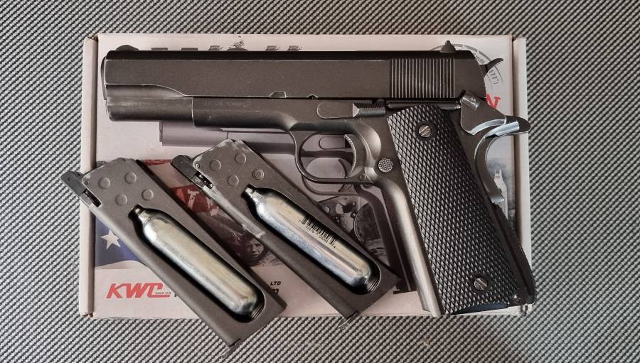 KWC 1911 BLOWBACK , Kwc 1911 for sale gun is in good condition has blowback action comes with 1 magazine
Another magazine, 11 gas canisters and a bottle of pallets sold separately at additional cost. 