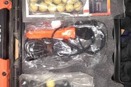 Tippmann Paintball Gun/ Rubber-ball, Tippmann Gun for sale
2 x magezines
2 x gas
Some extra rubber bullets
Carry case
Like new - only shot a few times. Bullets left over is from first purchase.