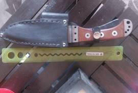 Hand made Knive, Good condition
Genuine leather pouch
maybe need some finer fishishing touches