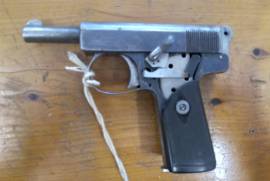 for sale, Webley &Scott (London & Birmingham) pistol cal 7.65mm (.32 ACP). The pistol is in good and working condition, except for the broken left handside grip. We were unable to find a replacement so far.
