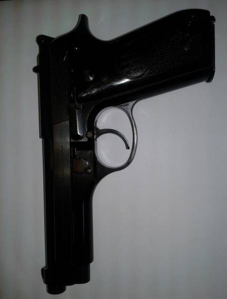 Beretta 9mm P like new R6500 Cape Guns & Ammo, please come to cape guns and ammo to see this Beautiful weapon.