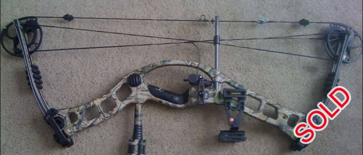 hoyt turbohawk xts500, hoyt turbohawk xts500 in very good condition 60-70 lbs... comes with everything in the picture, a bag and three arrows asking for R3700call or whatsapp me on 0791111911