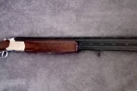 CZ Mallard 12 gauge plus claypigeon thrower inc., Very urgent sale. Shotgun in excellent condition. Cell 0603646469 or whatsapp 0737449504