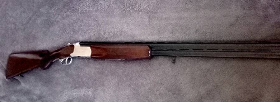 CZ Mallard 12 gauge plus claypigeon thrower inc., Very urgent sale. Shotgun in excellent condition. Cell 0603646469 or whatsapp 0737449504