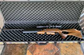 Daystate Air Ranger, Daystate Air Ranger with Hawke Sidewinder 30, 6-20x42 scope and Rifle case.
Excellent condition. Scope only worth R7 800.00