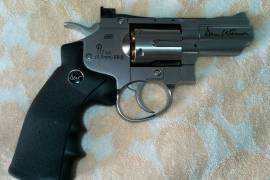 Dan Wesson Co2 chrome, only fired 1 cartridge, 
Manufactured by ASG!
Licensed by Dan Wesson, Fully Licensed Trademarks and Individual Serial Number!
CO2 Powered, Non Blowback Semi-Automatic
True 1:1 Scale, Full Length Precision 2.5