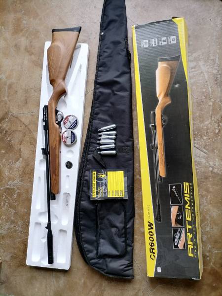 Bolt action Artemis CR600W 4.5mm, Great for kids to target shoot with. 
Comes with: Rifle Bag. 6 x C02 Cartridges. 700 x Pellets. Multi-shot magazine. & Original Box. It comes with a screw on supressor, very quiet.
Cash only & collection in Primrose, Germiston. Gauteng.