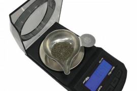 DAA SCL-770 Reloading Scale, The DAA SCL-770 Reloading Scale is a compact and feature packed, which will offer you high precision and reliability for years of service.  Max Capacity: 770 gn / 50 g Readability: 0.02 gn / 0.001 g Weight units: Grain, Grams, Ounces, Troy Oounces, Please note: NOT suitable for Trickling!
