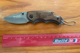 Buck Folding Blade Knife, Compact Buck folding blade knife. Like new, box slightly worn.