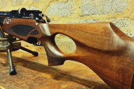 Daystate Wolverine PCP Air rifle, Daystate Wolverine PCP Air rifle in .20 (5.0mm) in a beautiful oiled Turkish walnut thumbhole stock by Minelli. Made in England. The Daystate Wolverine ticks all the right boxes and is a highly versatile rifle with the power and accuracy to handle anything you want it to do. It features a match grade Lothar Walther barrel for superb accuracy with upgraded Hugget (UK) shroud and Hugget silencer. Includes 3x full tins H&N pellets, magazine, single shot loader and bag. In excellent condition. R18000.
 