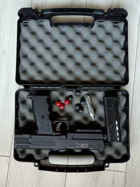 Tipx Tippmann Paintball Pistol - Self Defense , Tipx Paintball Self Defense Pistol package for sale, R2700. 1 Magazine, Pepper balls,Nylon balls, Gas canister and carry case included. It is second hand. 

Retails for over R5k in stores.

Protect yourself and your family this festive season