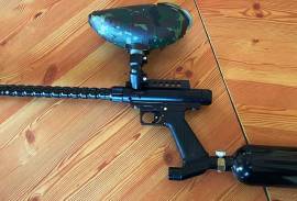 Armson Semi Paintball gun, Comes with hopper and 20oz CO2 bottle (can upgrade to an air bottle for an extra R2000)
Does no come with red dot but can include the armson red dot for an extra R2000

these guns are made in RSA and are becoming collectable