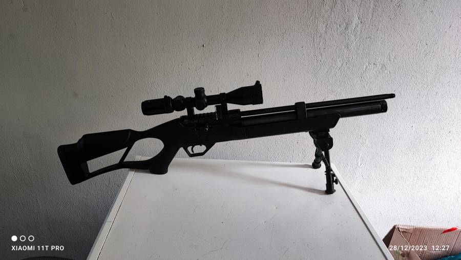 Hatsan Flash .177 pcp, Hatsan Flash .177 for sale like new comes with discovery 3x9x40 scope amd hand pump with 2x magazines and single shot tray shoots 13gr jsb at 945fps very accurate pcp