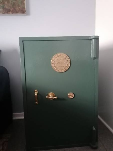 Phillips and Son safe birmingham safe , Antique Phillips and Son safe Birmingham safe From later 1800s to early 1900s Fire Fall and Fhief restaurant Safe Manufacturers Birmingham With 2 kys Make me an offer Also willng to trade Call or Whats app on 0634189817 Chris 